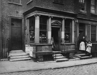 Boutique, rue Macclesfield, vers 1883
